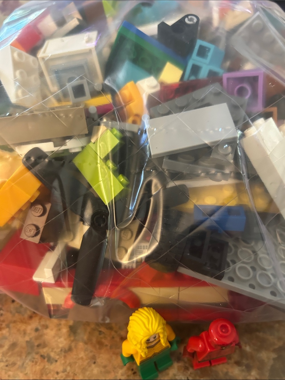 2lbs. Lego misc. pieces with two mini figures, Lot E - Picture 5 of 5